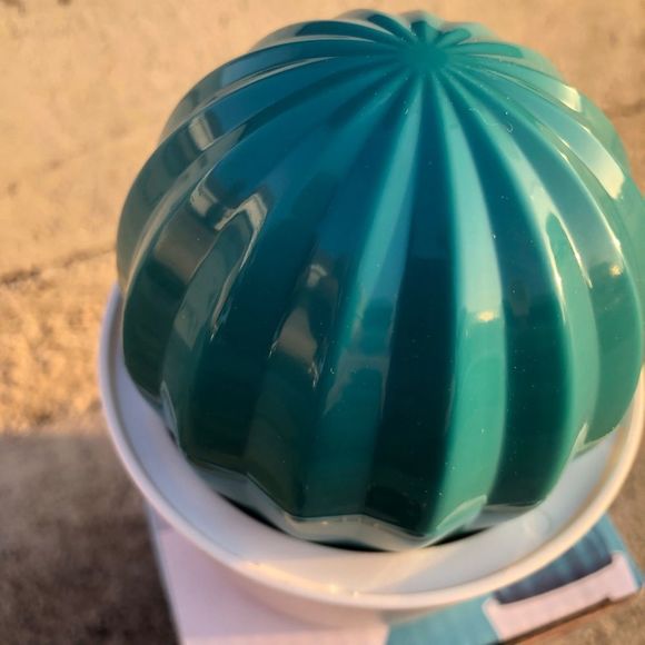 Cat Grooming Brush and Pet Massager - Reduce Shedding and Loose Hair - Picture 2 of 8